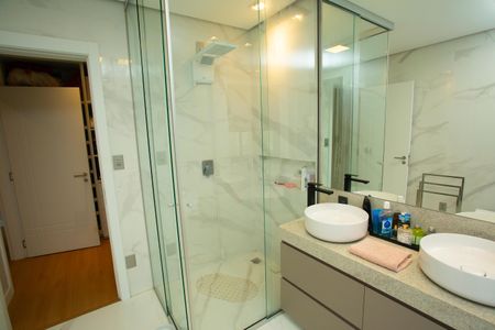 Casa de condomínio para alugar com 210m², 4 quartos e 4 vagas Casa de condomínio para alugar com 210m², 4 quartos e 4 vagasBanheiro da Suíte 1