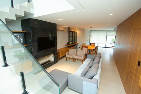 Casa de condomínio para alugar com 210m², 4 quartos e 4 vagas Casa de condomínio para alugar com 210m², 4 quartos e 4 vagasSala