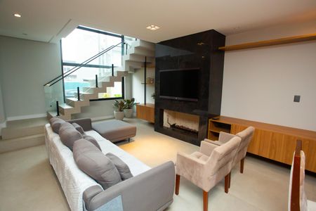 Casa de condomínio para alugar com 210m², 4 quartos e 4 vagas Casa de condomínio para alugar com 210m², 4 quartos e 4 vagasSala