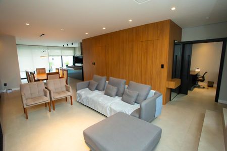 Casa de condomínio para alugar com 210m², 4 quartos e 4 vagas Casa de condomínio para alugar com 210m², 4 quartos e 4 vagasSala