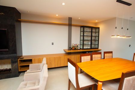 Casa de condomínio para alugar com 210m², 4 quartos e 4 vagas Casa de condomínio para alugar com 210m², 4 quartos e 4 vagasSala