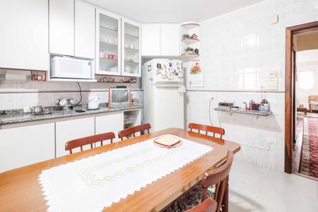 Casa à venda com 131m², 3 quartos e 3 vagas Casa à venda com 131m², 3 quartos e 3 vagasCozinha