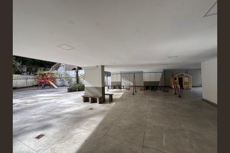 Apartamento à venda com 114m², 2 quartos e 2 vagas Apartamento à venda com 114m², 2 quartos e 2 vagasÁrea comum - playground