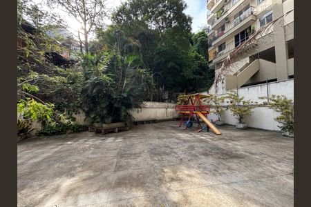 Apartamento à venda com 114m², 2 quartos e 2 vagas Apartamento à venda com 114m², 2 quartos e 2 vagasÁrea comum - playground