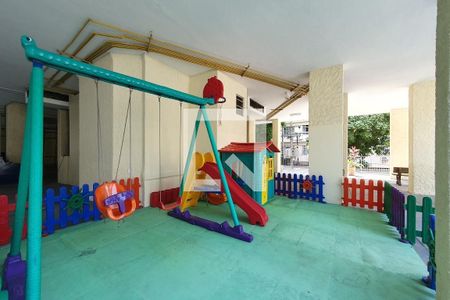 Apartamento à venda com 75m², 2 quartos e sem vagaÁrea comum - Playground