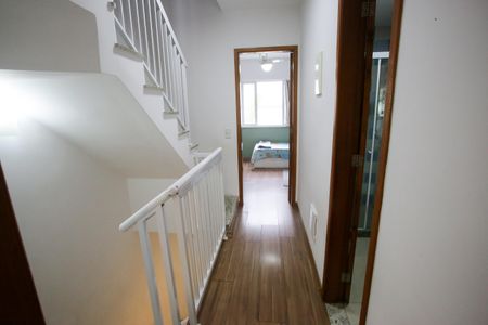 Casa de condomínio à venda com 120m², 4 quartos e 1 vaga Casa de condomínio à venda com 120m², 4 quartos e 1 vagaCorredor