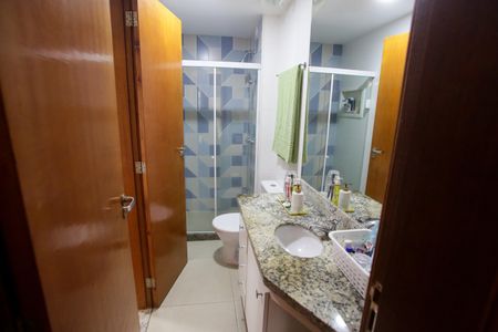 Casa de condomínio à venda com 120m², 4 quartos e 1 vaga Casa de condomínio à venda com 120m², 4 quartos e 1 vagaBanheiro da Suíte 1