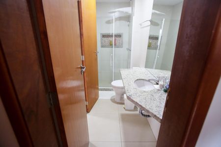 Casa de condomínio à venda com 120m², 4 quartos e 1 vaga Casa de condomínio à venda com 120m², 4 quartos e 1 vagaBanheiro da Suíte 2