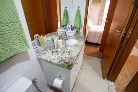 Casa de condomínio à venda com 120m², 4 quartos e 1 vaga Casa de condomínio à venda com 120m², 4 quartos e 1 vagaBanheiro da Suíte 1