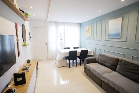 Casa de condomínio à venda com 120m², 4 quartos e 1 vaga Casa de condomínio à venda com 120m², 4 quartos e 1 vagaSala