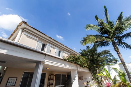 Casa à venda com 170m², 3 quartos e 2 vagas Casa à venda com 170m², 3 quartos e 2 vagasFachada
