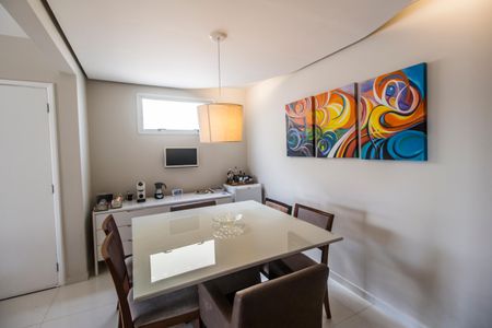 Casa à venda com 170m², 3 quartos e 2 vagas Casa à venda com 170m², 3 quartos e 2 vagasSala de Jantar