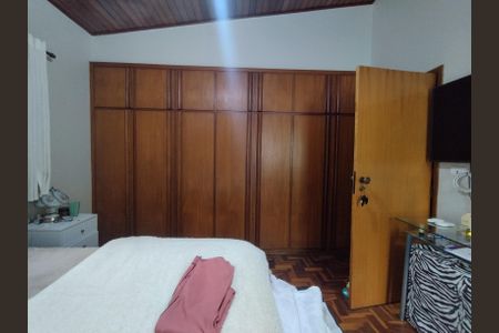 Casa à venda com 440m², 5 quartos e 4 vagas Casa à venda com 440m², 5 quartos e 4 vagasSuíte