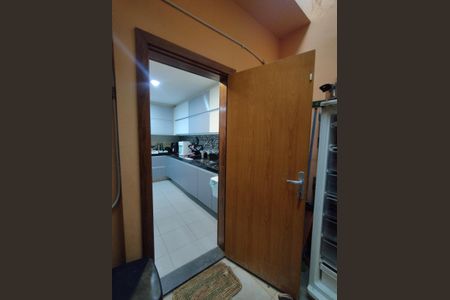 Casa à venda com 440m², 5 quartos e 4 vagas Casa à venda com 440m², 5 quartos e 4 vagasÁrea de Serviço