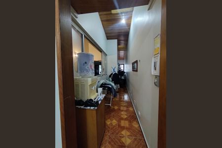 Casa à venda com 440m², 5 quartos e 4 vagas Casa à venda com 440m², 5 quartos e 4 vagasCorredor