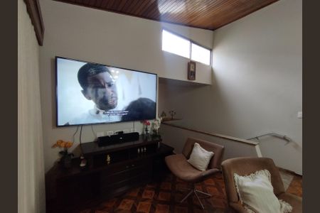 Casa à venda com 440m², 5 quartos e 4 vagas Casa à venda com 440m², 5 quartos e 4 vagasSala