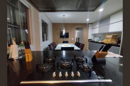 Casa à venda com 440m², 5 quartos e 4 vagas Casa à venda com 440m², 5 quartos e 4 vagasCopa