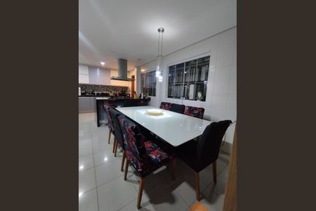 Casa à venda com 440m², 5 quartos e 4 vagas Casa à venda com 440m², 5 quartos e 4 vagasCopa