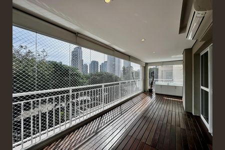 Apartamento à venda com 175m², 4 quartos e 3 vagas Apartamento à venda com 175m², 4 quartos e 3 vagasVaranda