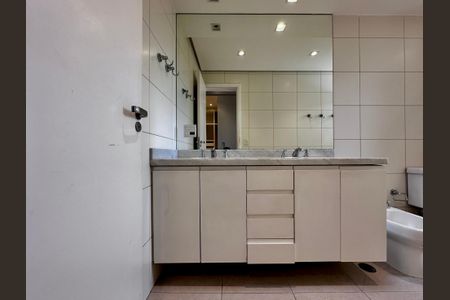 Apartamento à venda com 175m², 4 quartos e 3 vagas Apartamento à venda com 175m², 4 quartos e 3 vagasBanheiro Suíte 1