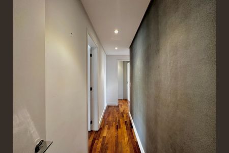 Apartamento à venda com 175m², 4 quartos e 3 vagas Apartamento à venda com 175m², 4 quartos e 3 vagasCorredor Quartos