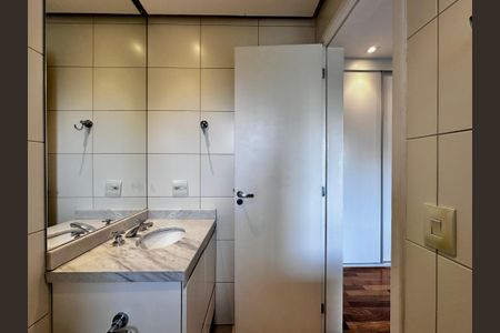 Apartamento à venda com 175m², 4 quartos e 3 vagas Apartamento à venda com 175m², 4 quartos e 3 vagasBanheiro Suíte 2