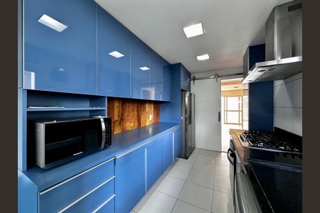 Apartamento à venda com 175m², 4 quartos e 3 vagas Apartamento à venda com 175m², 4 quartos e 3 vagasCozinha