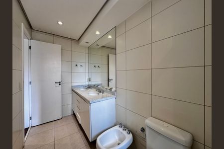 Apartamento à venda com 175m², 4 quartos e 3 vagas Apartamento à venda com 175m², 4 quartos e 3 vagasBanheiro Suíte 1