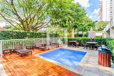 Apartamento à venda com 175m², 4 quartos e 3 vagas Apartamento à venda com 175m², 4 quartos e 3 vagasPiscina