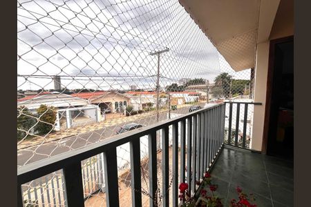 Casa à venda com 264m², 4 quartos e 4 vagas Casa à venda com 264m², 4 quartos e 4 vagasVaranda