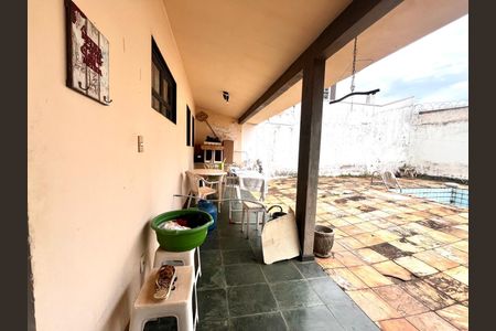 Casa à venda com 264m², 4 quartos e 4 vagas Casa à venda com 264m², 4 quartos e 4 vagasQuintal