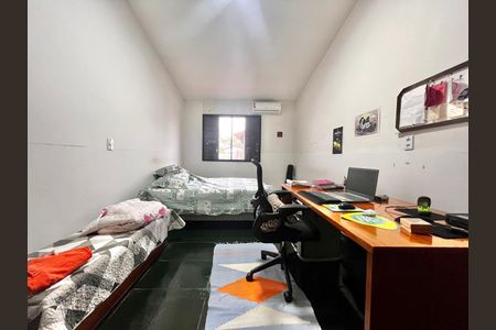 Casa à venda com 264m², 4 quartos e 4 vagas Casa à venda com 264m², 4 quartos e 4 vagasQuarto 1