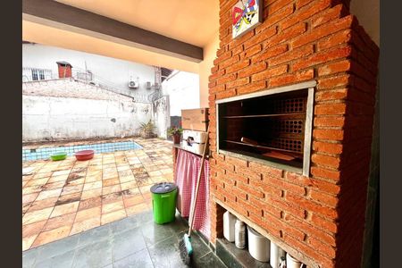 Casa à venda com 264m², 4 quartos e 4 vagas Casa à venda com 264m², 4 quartos e 4 vagasQuintal