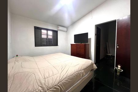 Casa à venda com 264m², 4 quartos e 4 vagas Casa à venda com 264m², 4 quartos e 4 vagasSuíte 3