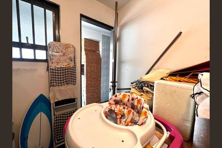 Casa à venda com 264m², 4 quartos e 4 vagas Casa à venda com 264m², 4 quartos e 4 vagasQuarto de Serviço