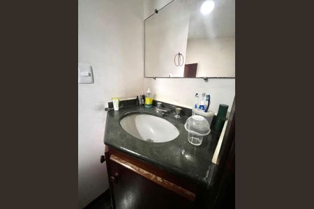 Casa à venda com 264m², 4 quartos e 4 vagas Casa à venda com 264m², 4 quartos e 4 vagasBanheiro Suíte 2