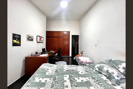 Casa à venda com 264m², 4 quartos e 4 vagas Casa à venda com 264m², 4 quartos e 4 vagasQuarto 1