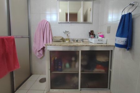 Casa à venda com 400m², 4 quartos e 3 vagas Casa à venda com 400m², 4 quartos e 3 vagasBanheiro Suíte