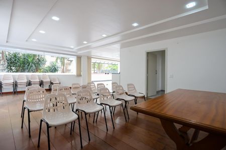 Apartamento à venda com 116m², 3 quartos e 2 vagas Apartamento à venda com 116m², 3 quartos e 2 vagasÁrea comum - Salão de festas