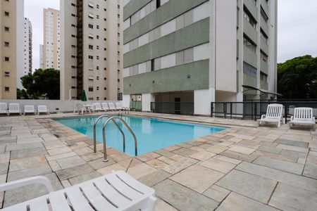Apartamento à venda com 116m², 3 quartos e 2 vagas Apartamento à venda com 116m², 3 quartos e 2 vagasÁrea comum - Piscina