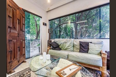 Casa à venda com 1000m², 2 quartos e 30 vagas