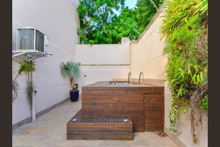 Casa de condomínio à venda com 250m², 3 quartos e 2 vagas