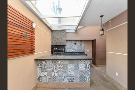 Casa de condomínio à venda com 250m², 3 quartos e 2 vagas