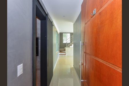 Casa de condomínio à venda com 250m², 3 quartos e 2 vagas