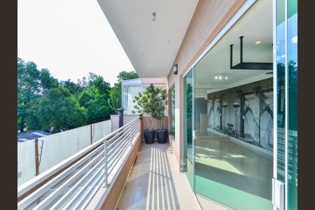 Casa de condomínio à venda com 250m², 3 quartos e 2 vagas