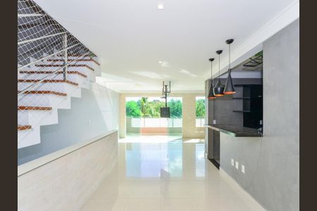 Casa de condomínio à venda com 250m², 3 quartos e 2 vagas