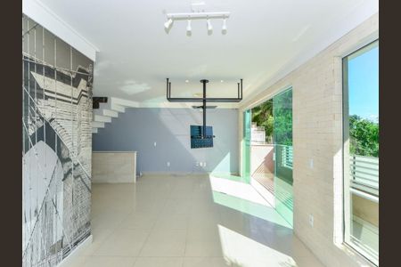 Casa de condomínio à venda com 250m², 3 quartos e 2 vagas