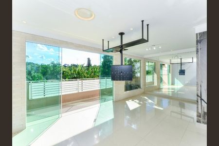 Casa de condomínio à venda com 250m², 3 quartos e 2 vagas