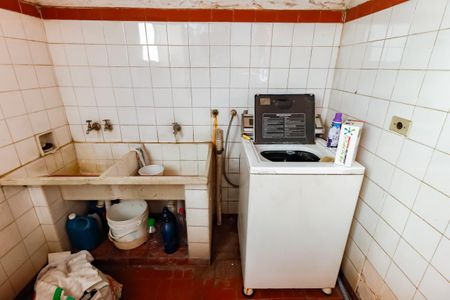 Casa à venda com 325m², 2 quartos e 8 vagas Casa à venda com 325m², 2 quartos e 8 vagasÁrea de Serviço