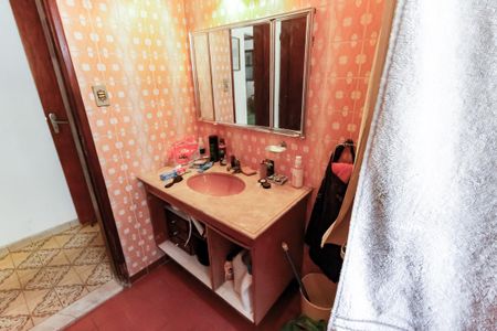 Casa à venda com 325m², 2 quartos e 8 vagas Casa à venda com 325m², 2 quartos e 8 vagasBanheiro Corredor